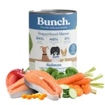 Bunch wet feed with salmon, spinach and zucchini